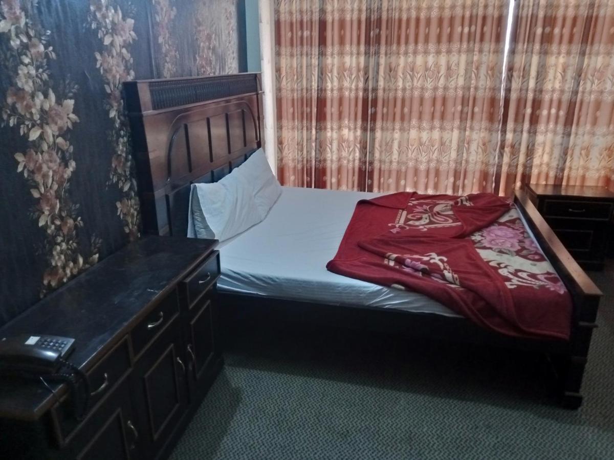 Hotel De Grand Равалпинди Екстериор снимка
