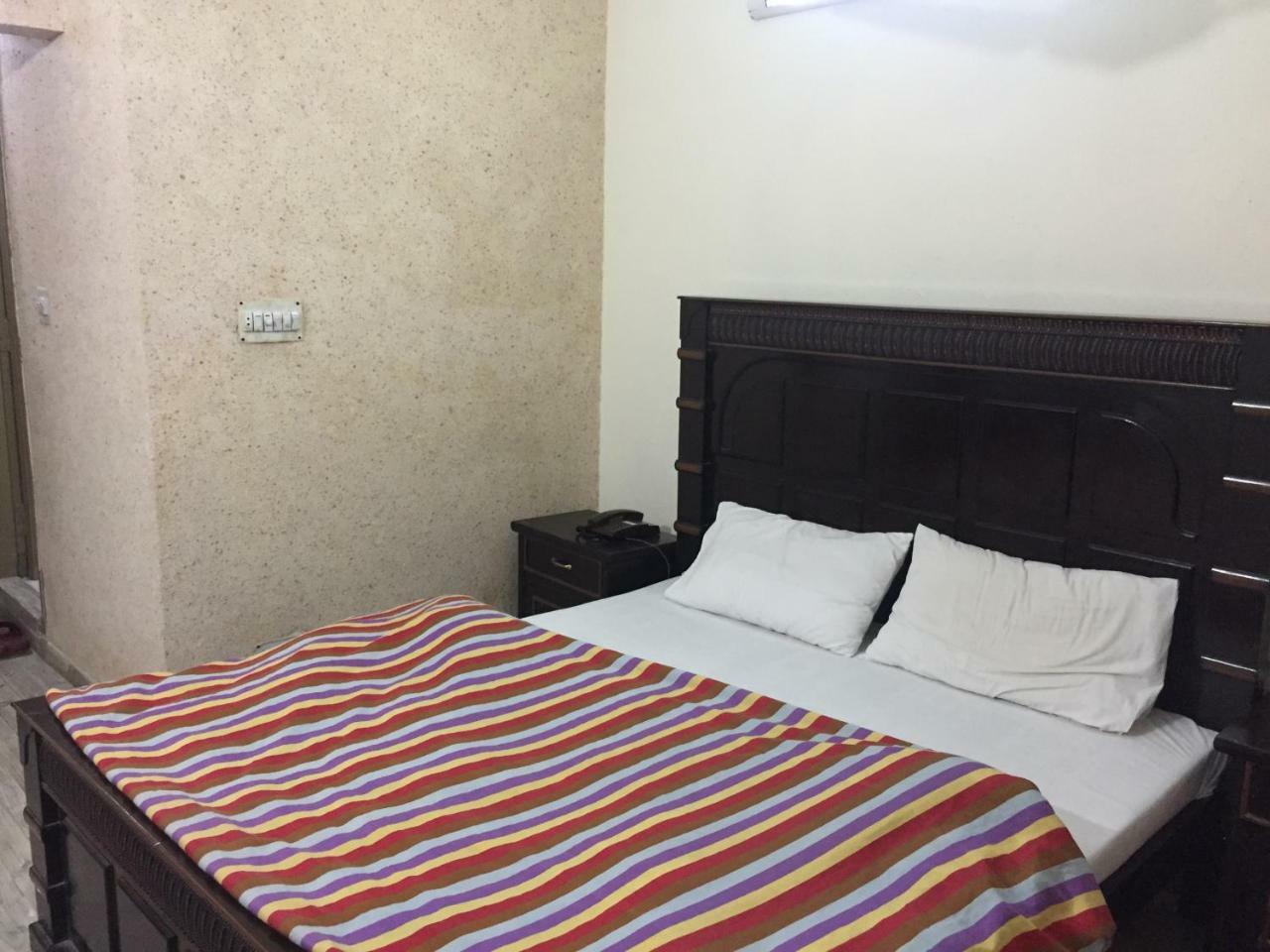 Hotel De Grand Равалпинди Екстериор снимка