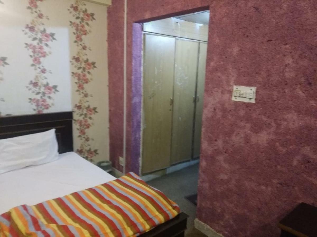 Hotel De Grand Равалпинди Екстериор снимка