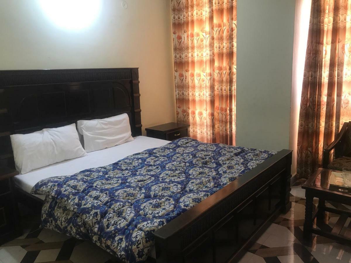 Hotel De Grand Равалпинди Екстериор снимка